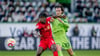 Amadou Haidara (l.) hält sich im letzten Ligaspiel gegen Wolfsburg Jonas Wind vom Leib.