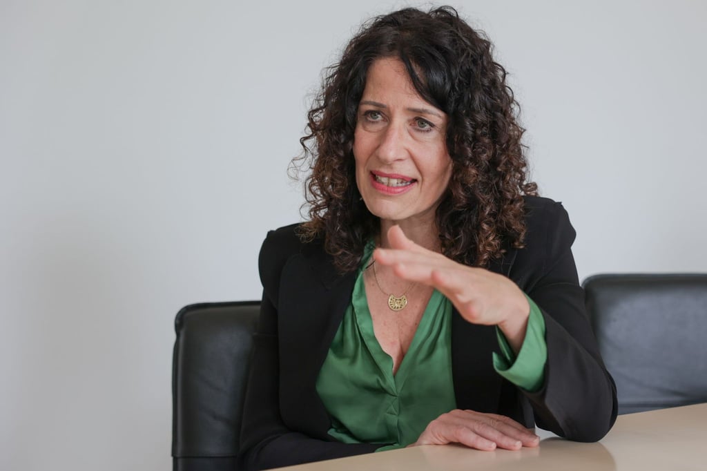 Bettina Jarasch spricht bei einem dpa-Interview in ihrem Büro.