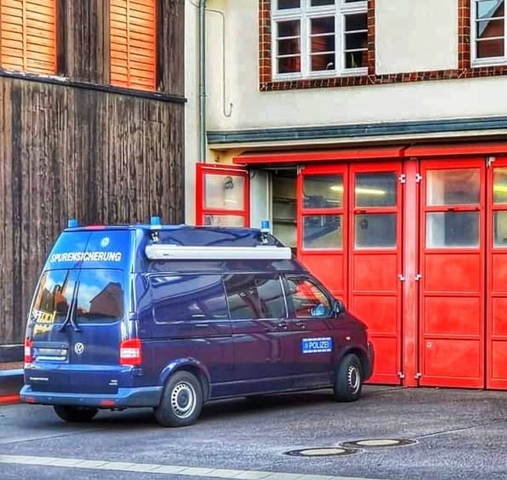 Die Spurensicherung war im Rahmen der Ermittlungen am Sonntag vor Ort. Bei der Burger Feuerwehr wurde versucht einzubrechen.