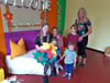 Erzieherin Ute Seidel (l.) geht in den Ruhestand. Kinder der Kita Nesthäkchen, Leiterin Birgit Stübbe und Kollegen nehmen Abschied. 