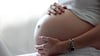 Vorfreude im Bauch, aber auch Ängste, die die Geburt betreffen? Mentale Geburtsvorbereitung soll Frauen für die Entbindung starkmachen.