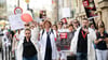 Ärzte bei dem Protestmarsch „Ärzte in Not“ in Berlin Mitte.