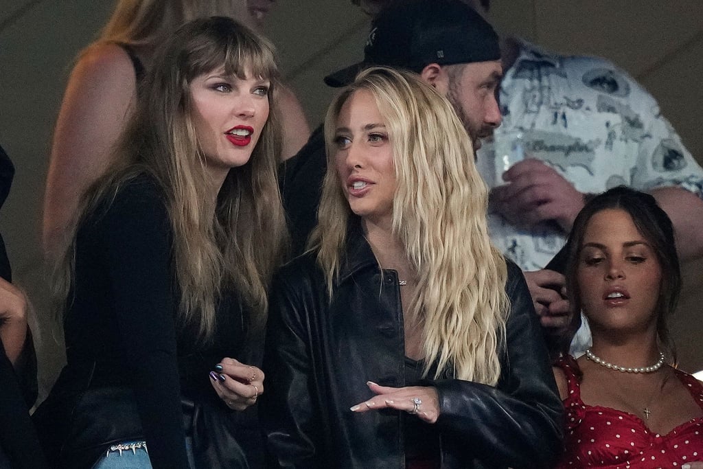 Taylor Swift (l) schaue sich in New York das NFL-Spiel der New York Jets gegen die Kansas City Chiefs an.