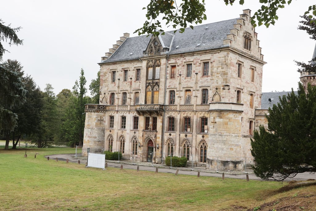 Das Schloss Reinhardsbrunn zeigt sich zum Tag des offenen Denkmals in Thüringen den Besuchern.