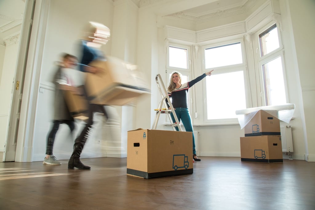 Ein größeres Büro: Dur einen Umzug können sich die Arbeitsbedingungen im Homeoffice deutlich verbessern.