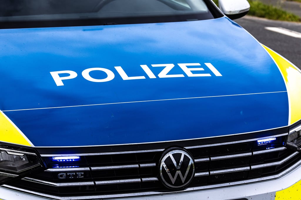 Vor einem Supermarkt in Merseburg wurde ein Betrunkener festgenommen.