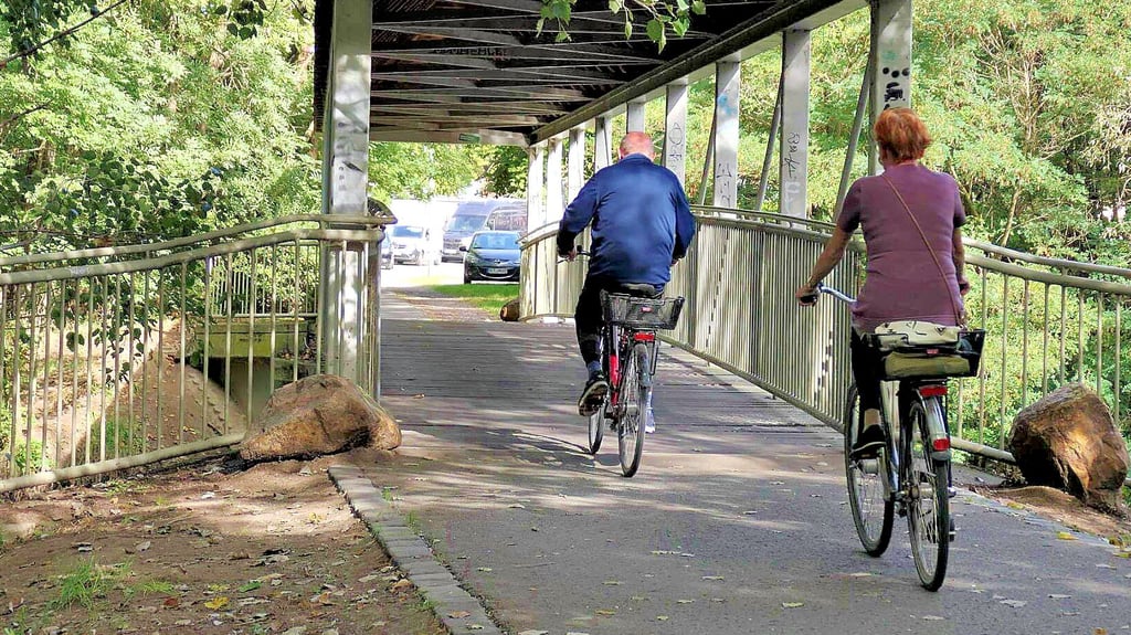 Ab Mittwoch, 4. Oktober, wird die Staßfurter „Liebesbrücke“ repariert und ist bis voraussichtlich Februar 2024 gesperrt sein.
