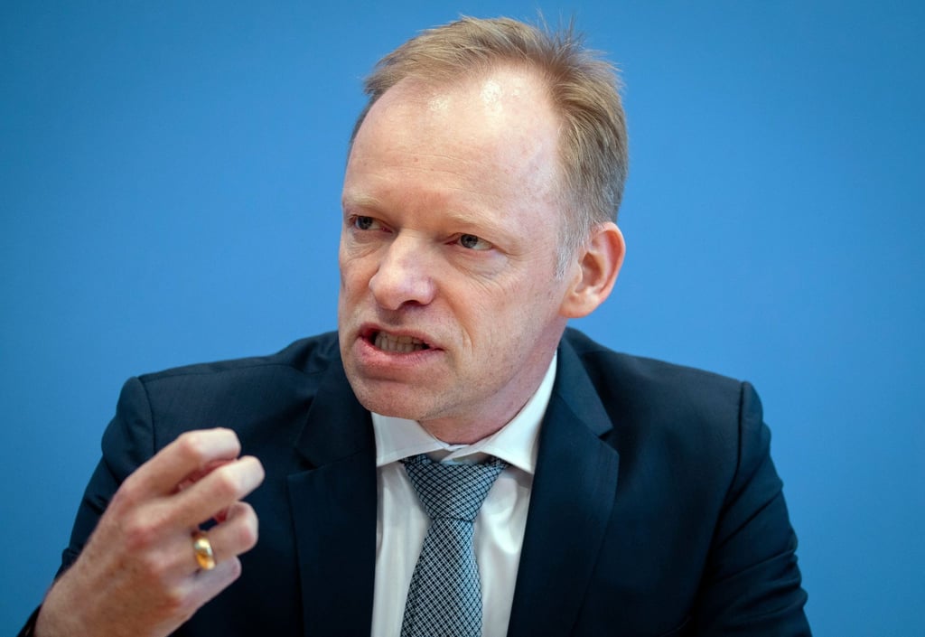 Ifo-Präsident Clemens Fuest sieht mehrere Probleme für die deutsche Wirtschaft.