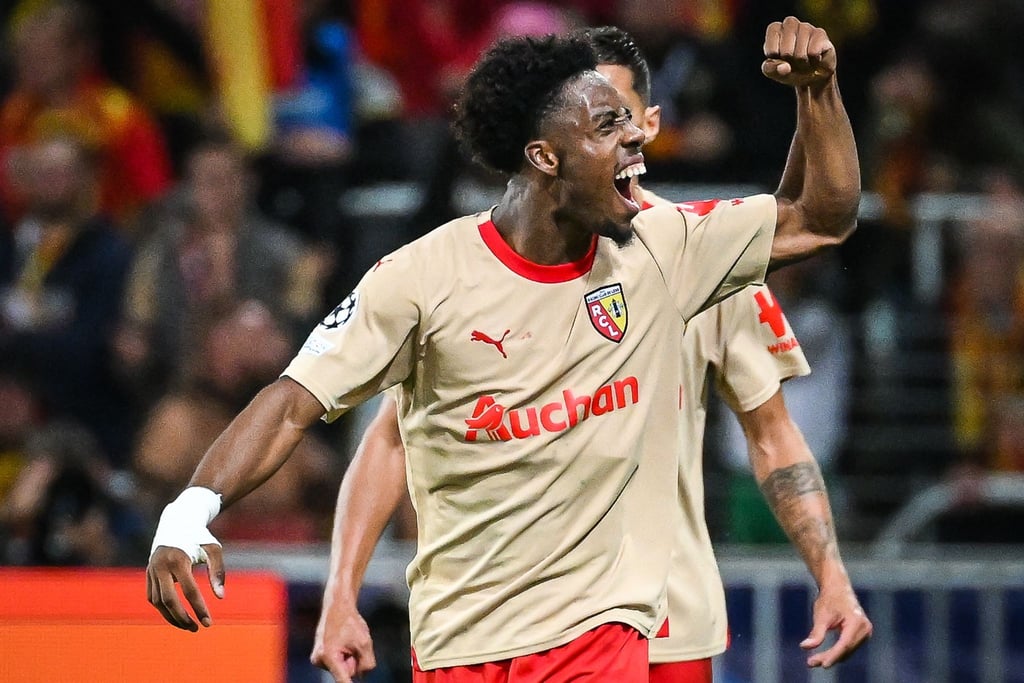 Elye Wahi von RC Lens traf beim Sieg über den FC Arsenal.
