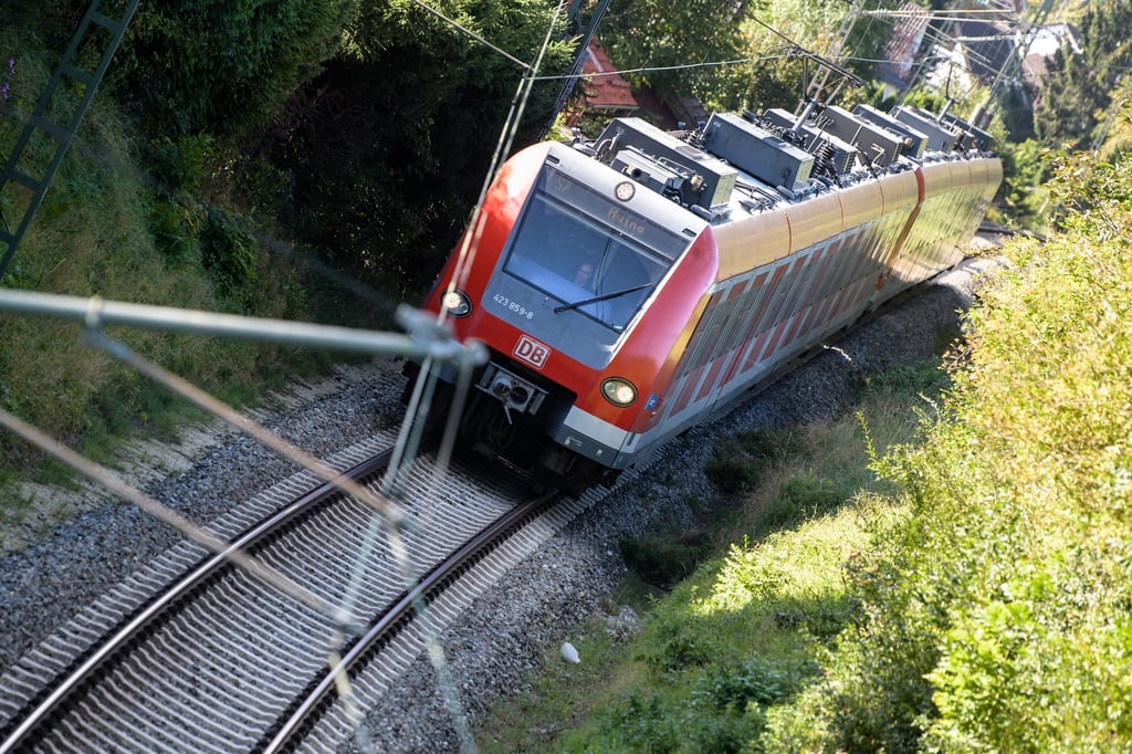 Zu einem gefährlichen Eingriff in den Bahnverkehr ist es am Wochenende am Bahnhof Bad Dürrenberg gekommen.