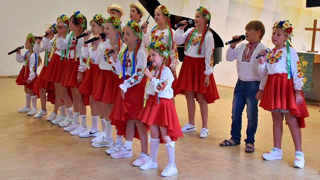 Das ukrainische Ensemble Sun Royce aus Dessau begeistert mit Musik.