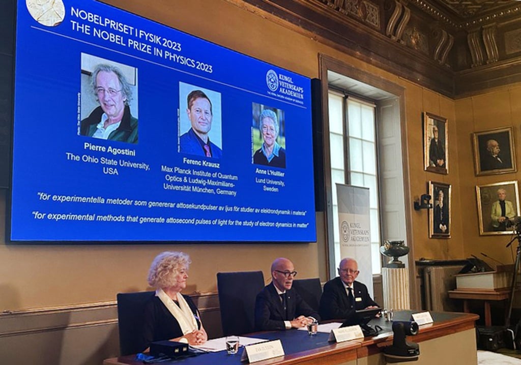 Der Nobelpreis für Physik geht an Pierre Agostini, Ferenc Krausz und Anne L'Huillier.
