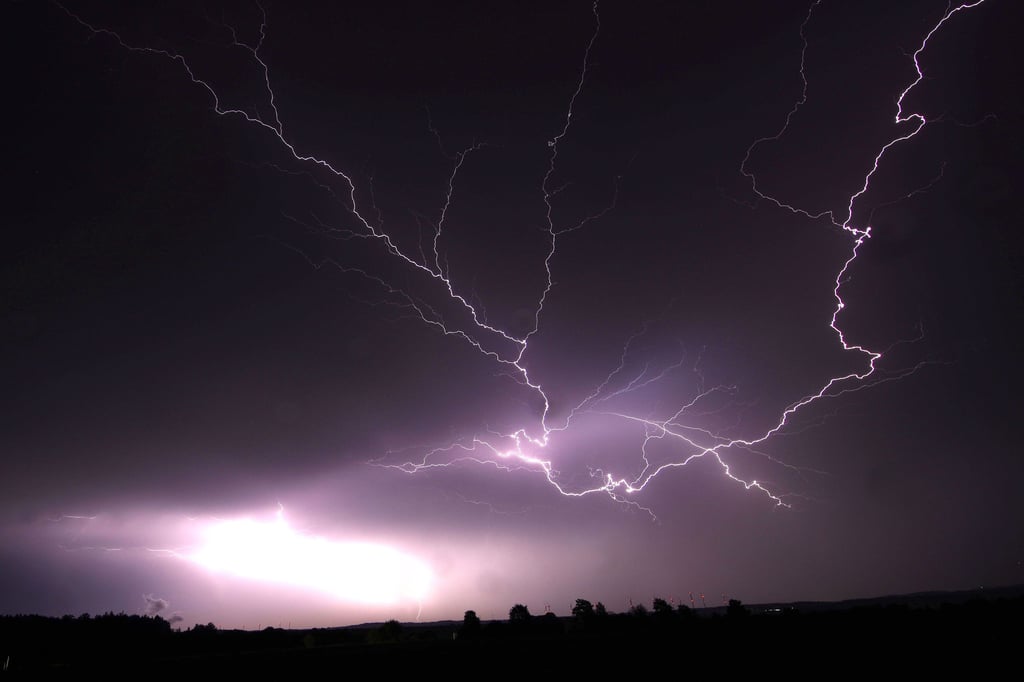 In einigen Regionen in Sachsen-Anhalt rechnet der Deutsche Wetterdienst am Dienstag mit Sturm.