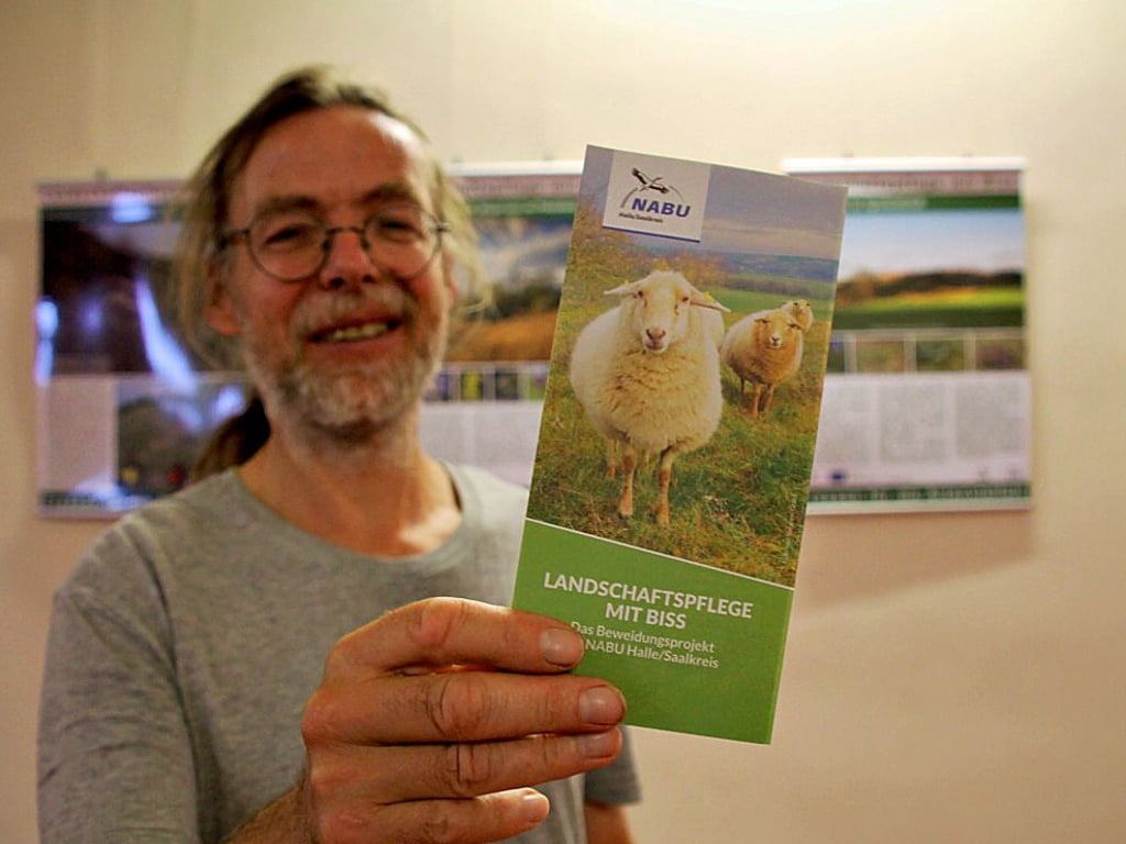 Sebastian Voigt ist Mitarbeiter des Beweidungsprojekts des Naturschutzbundes.