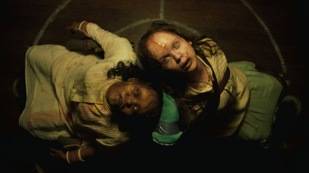 Lidya Jewett (l) als Angela und Olivia Marcum als Katherine in „Der Exorzist: Das Bekenntnis“.