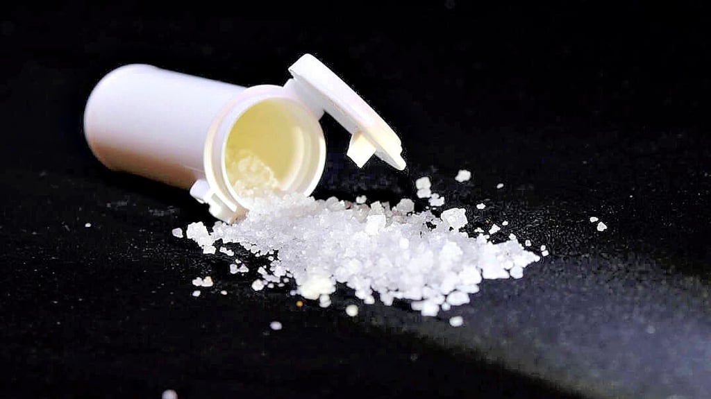 Crystal Meth oder Methamphetamin ist eine psychoaktive und schnell abhängig machende Droge.