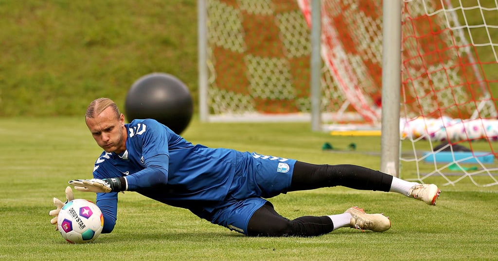 Bestritt in dieser Saison bislang alle neun Pflichtspiele, in denen er einmal ohne Gegentor blieb: Dominik Reimann. Der Stammtorwart des 1. FC Magdeburg hat in der 2. Bundesliga bis dato die meisten Schüsse gehalten (38).