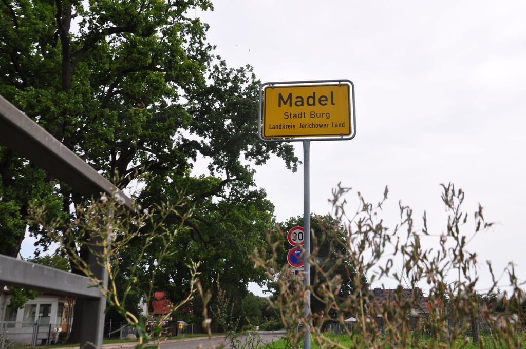 Madel ist ein Ortsteil von Burg (Jerichower Land) und liegt an der Bundesstraße 246a sowie an der Autobahn 2.