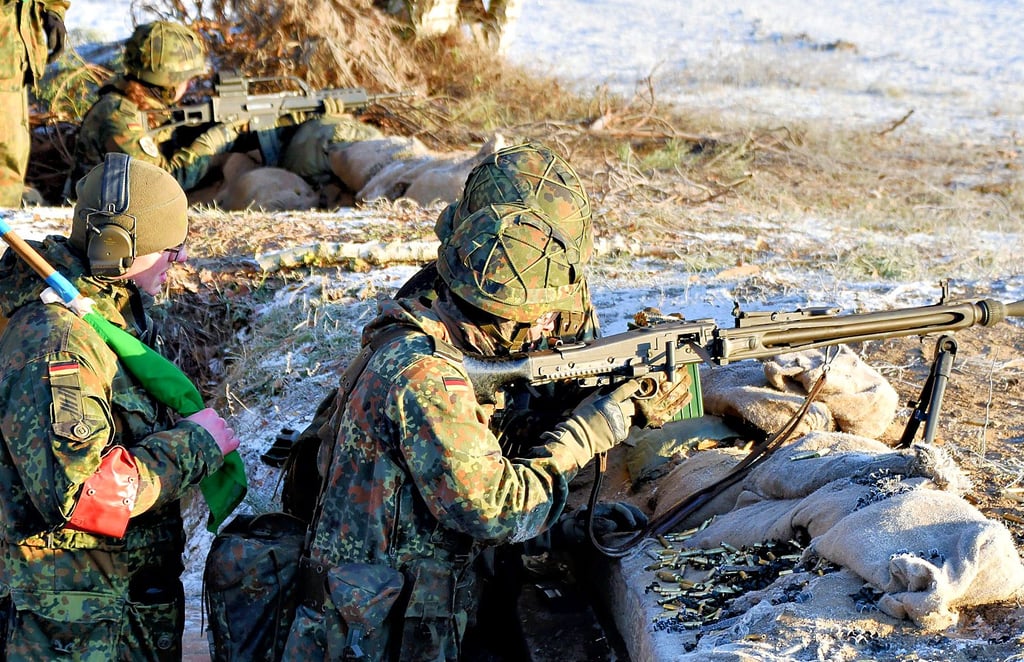 Die Schießausbildung ist für jeden Soldaten wichtig. Das Panzerpionierbataillon 803 Havelberg nutzt dafür auch, wie hier im Winter 2022, den Übungsplatz in Klietz.