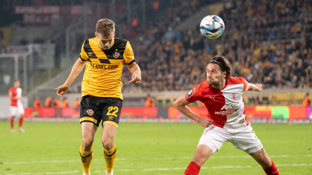 Tom Zimmerschied (l.) erzielt das 2:1 für Dresden.