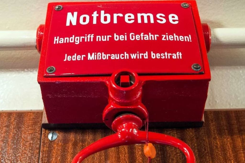 Regionalexpress auf dem Weg nach Magdeburg: In Oschersleben zieht ein 61 Jahre alter Mann die Notbremse wegen seiner Frau. Die hatte aber nicht etwas gesundheitliche Probleme. Symbolbild: