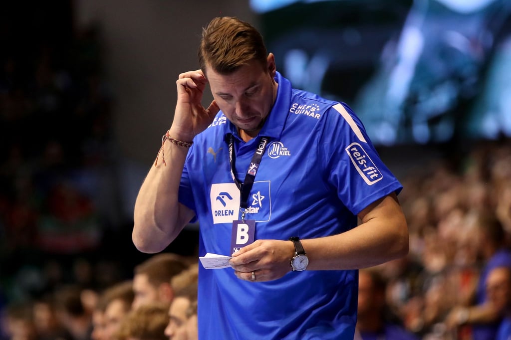 Kiels Trainer Filip Jicha und sein Team befinden sich in einer sportlichen Krise.