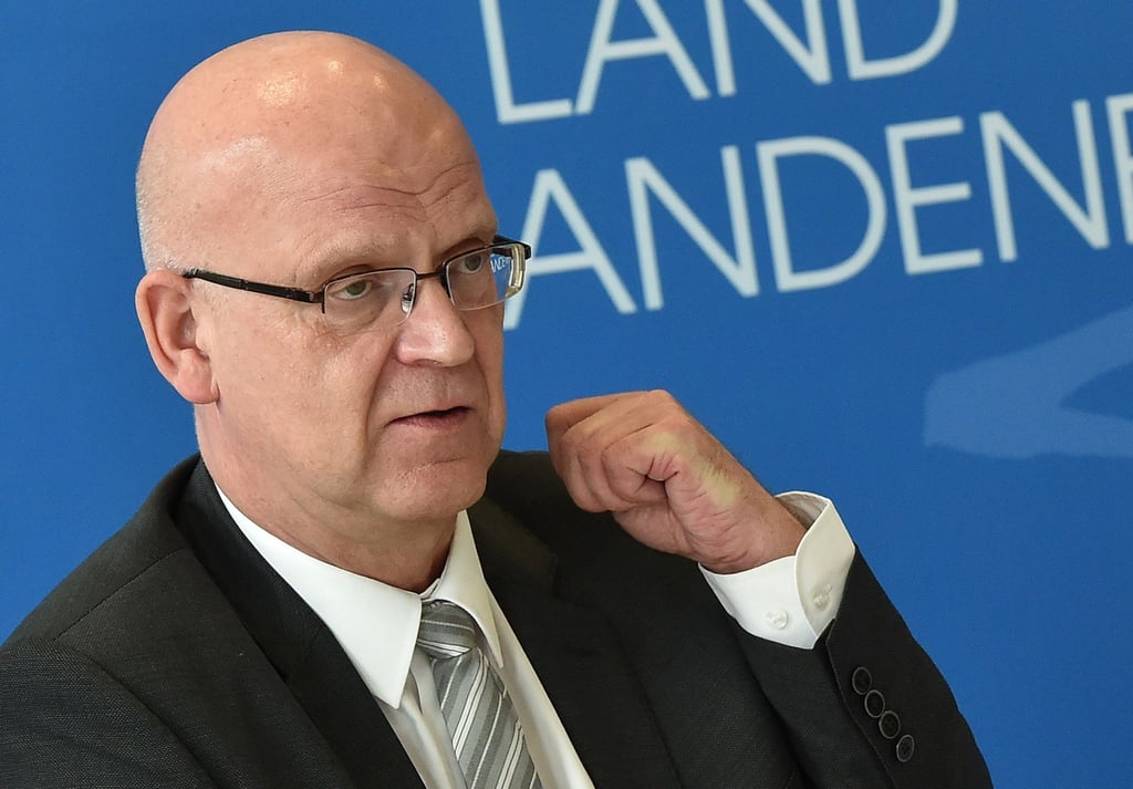Stephan Loge, Landrat Landkreis Dahme-Spreewald, bei einer Pressekonferenz nach dem Treffen mit der Landesregierung.