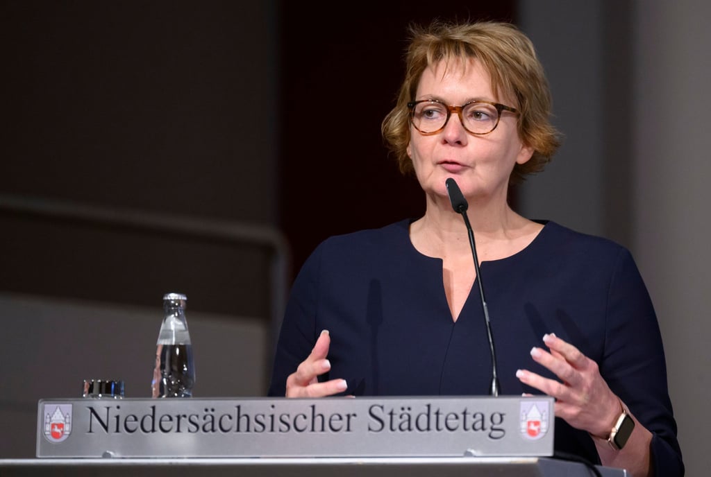 Daniela Behrens (SPD), Innenministerin Niedersachsen, spricht beim Niedersächsischen Städtetag.