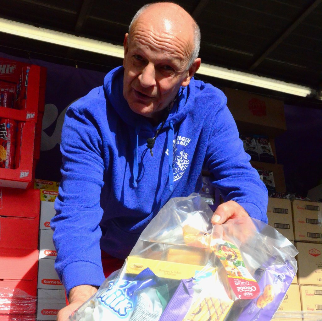 Milka-Maxx packt ein.