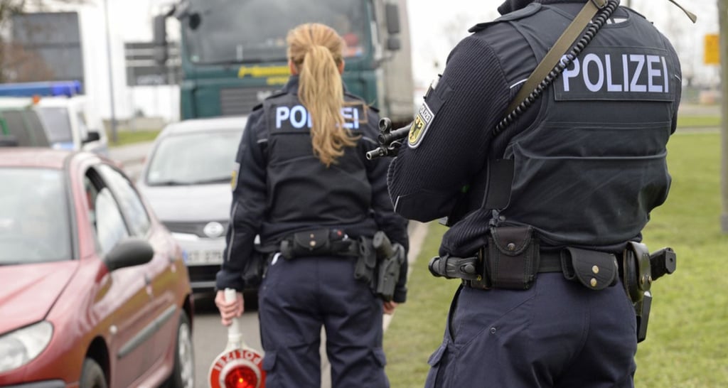 Fast die Hälfte der Menschen aus Sachsen-Anhalt wünscht sich offenbar mehr Polizeikontrollen im Verkehr. Aber nur unter einer bestimmten Voraussetzung. Symbolbild: