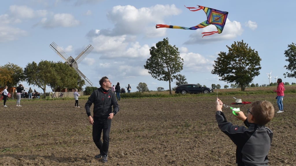 Das Wetter zum Drachenfest passte perfekt, um die Könige der Lüfte in die Höhe zu bringen.