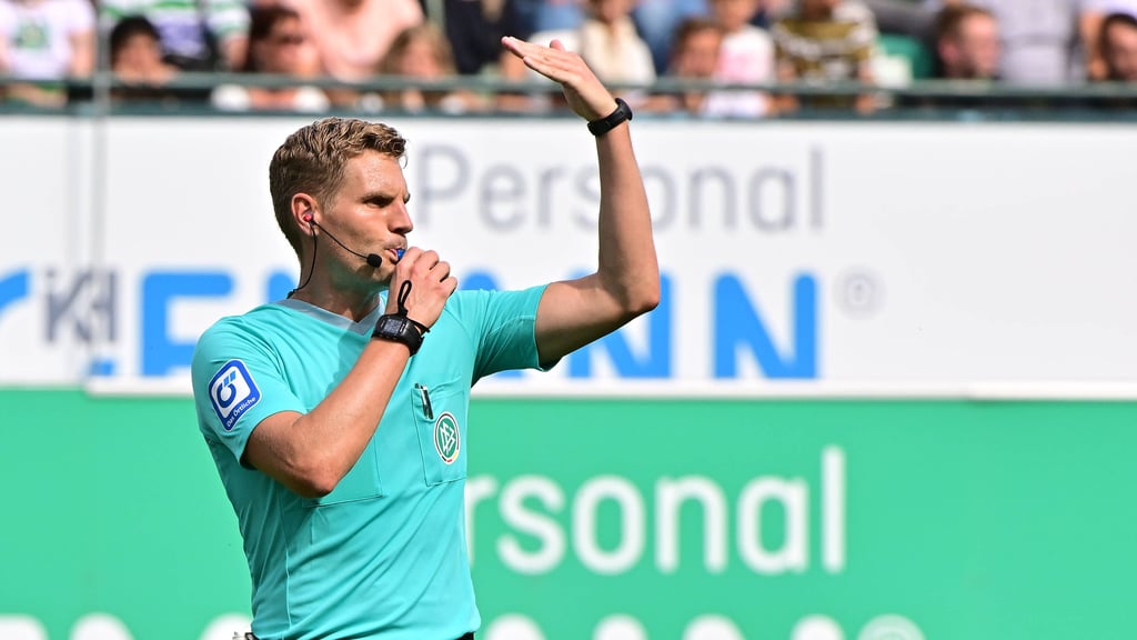 Schiedsrichter Timo Gerach leitet am Samstag gegen den VfL Bochum seine dritte Partie mit Beteiligung von RB Leipzig.