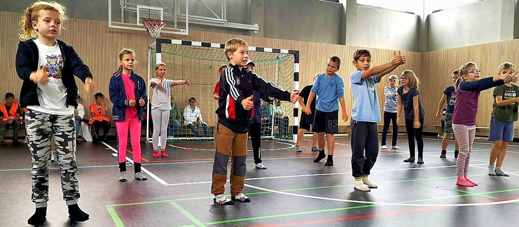 ’Einen Schülertanz gab es zur Einweihung der Sporthalle am Förderschulcampus in Salzwedel.