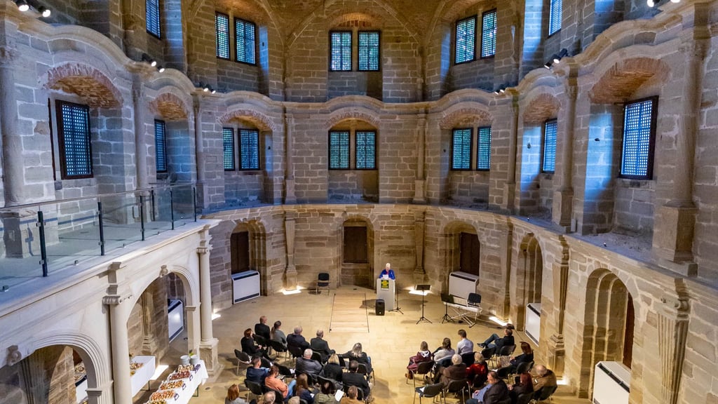 Feierliche Eröffnung der Schlosskapelle in Droyßig: Der Streit um Hochzeiten scheint beigelegt. Die sind wohl jetzt wieder möglich.