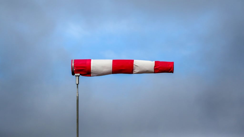 Der Deutsche Wetterdienst warnt am Wochenende vor Sturmböen auf dem Brocken.