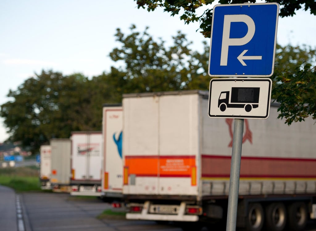 Auf dem Parkplatz Querfurter Platte an der A38 wurde ein Lkw leergeräumt.