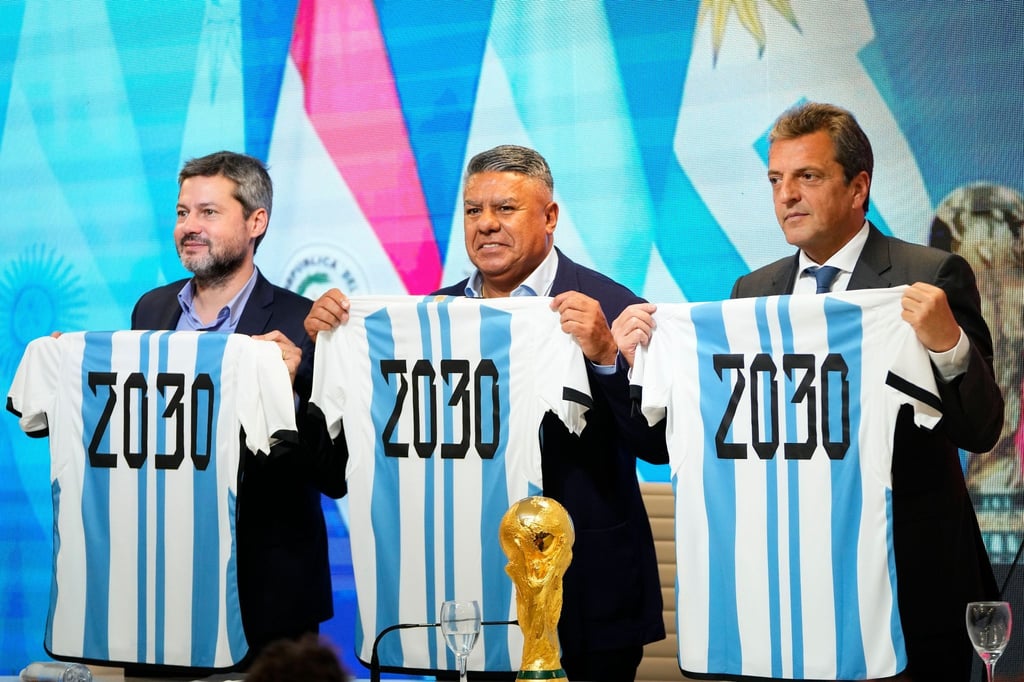 In Argentinien freuen sich die mächtigen Männer des argentinischen Fußballs über die Vergabe der WM 2030.