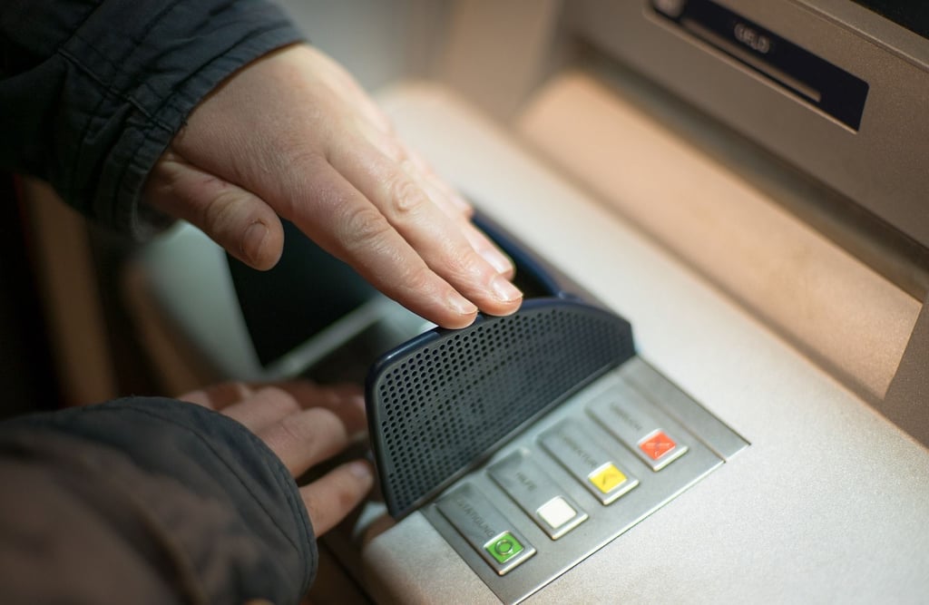 In Halle wurde mit einer gestohlenen EC-Karte Geld abgehoben.