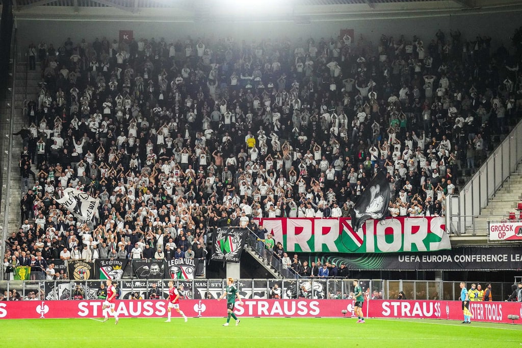 Nach dem Spiel von Legia Warschau bei AZ Alkmaar in der Conference League hat es nach Ausschreitungen zwei Festnahmen gegeben.