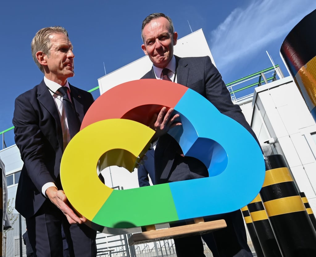 Daniel Holz und Volker Wissing bei der Eröffnung des neuen Google Cloud-Rechenzentrum in Hanau.