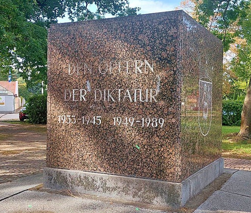 Was passiert mit dieser Inschrift am Luisenplatz?