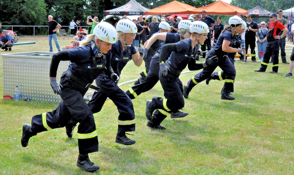 Frauen zeigen beim Feuerwehrsport – wie hier die Packebuscher Gruppe – viel Einsatz. Im Bereich Arendsee soll dieser noch erweitert werden. Eine Trainingsstrecke im Ortsteil Dessau ist aktuell geplant.