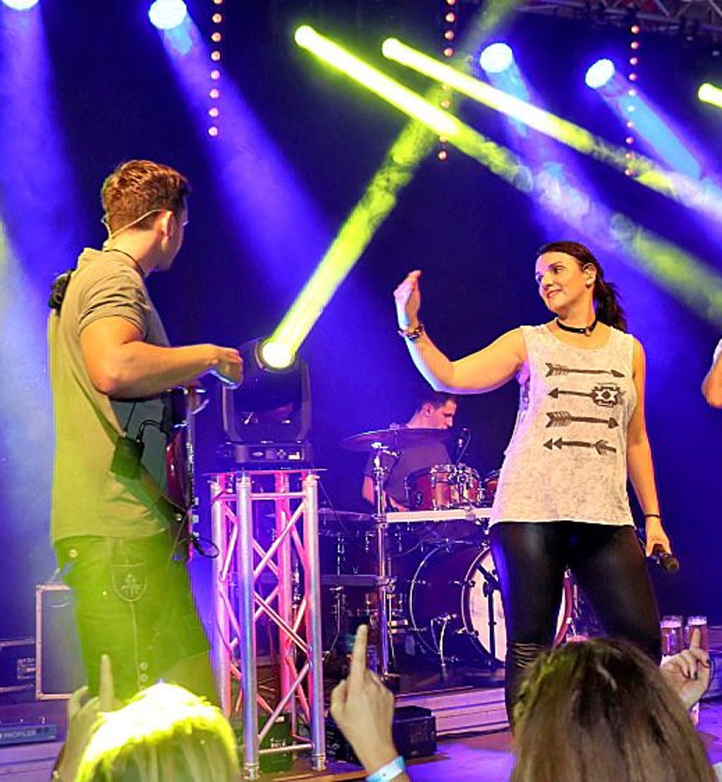 Die Band „Tollhaus Party & Dance“ heizte ein.