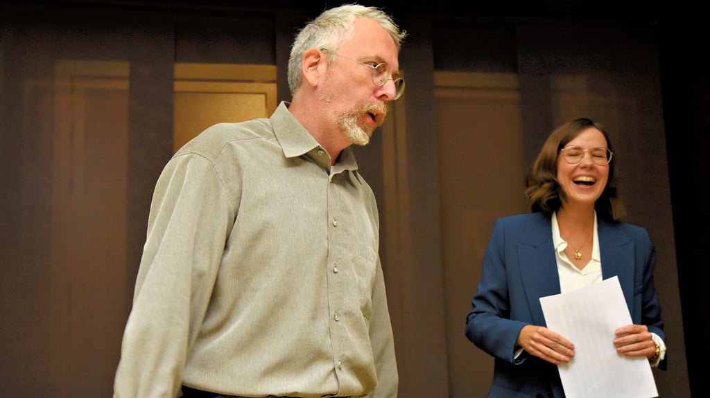 Der Moment, als Wahlleiterin Sophie Conrad verkündete, dass Jörn Weinert Bürgermeister wird. Der Zuchauer hatte seinen wochenlangen Wahlkampfstress mit den Worten beendet: „Gott sei Dank!“.