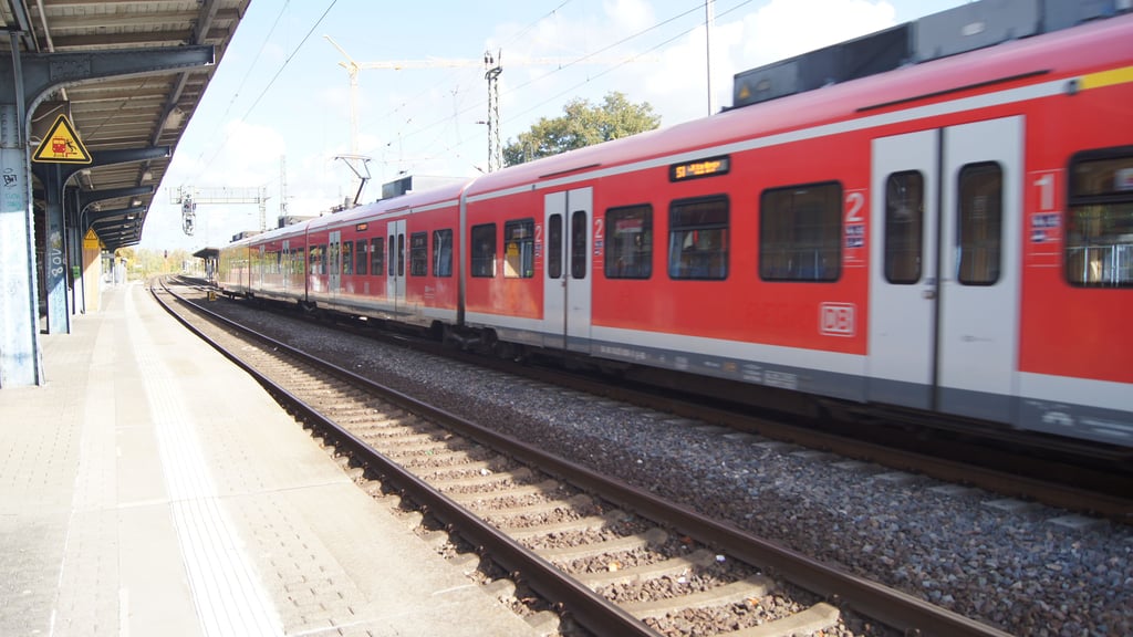 Am Wolmirstedter Bahnhof schnappte die Bundespolizei zwei Tatverdächtige.