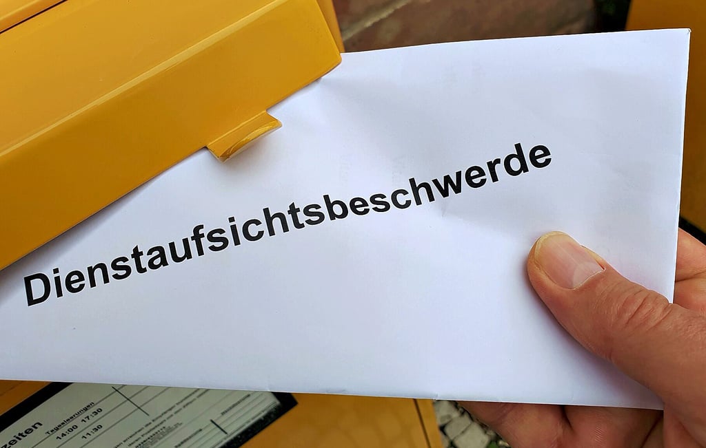 Die Dienstaufsichtsbeschwerde gegen Susan Falke ist als unbegründet zurückgewiesen worden.