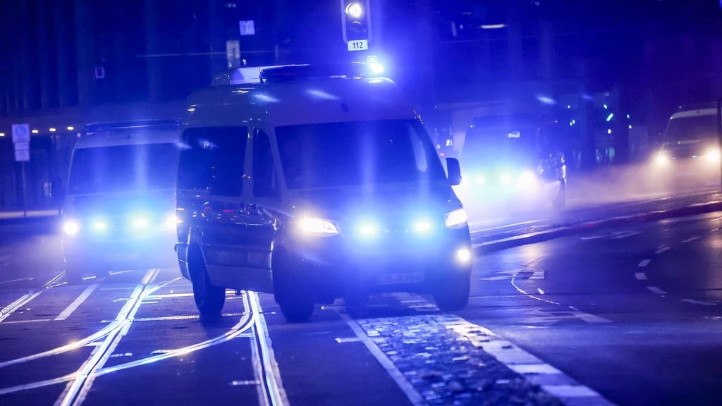 Die Polizei sichert einen Einsatzort.
