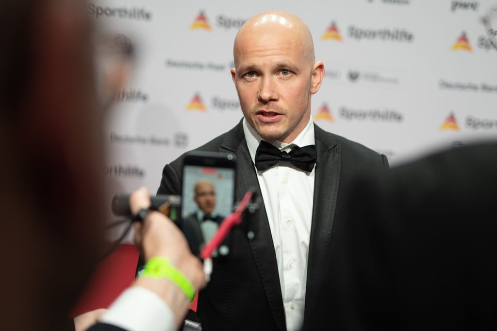 Fabian Hambüchen freut sich für Lukas Dauser.