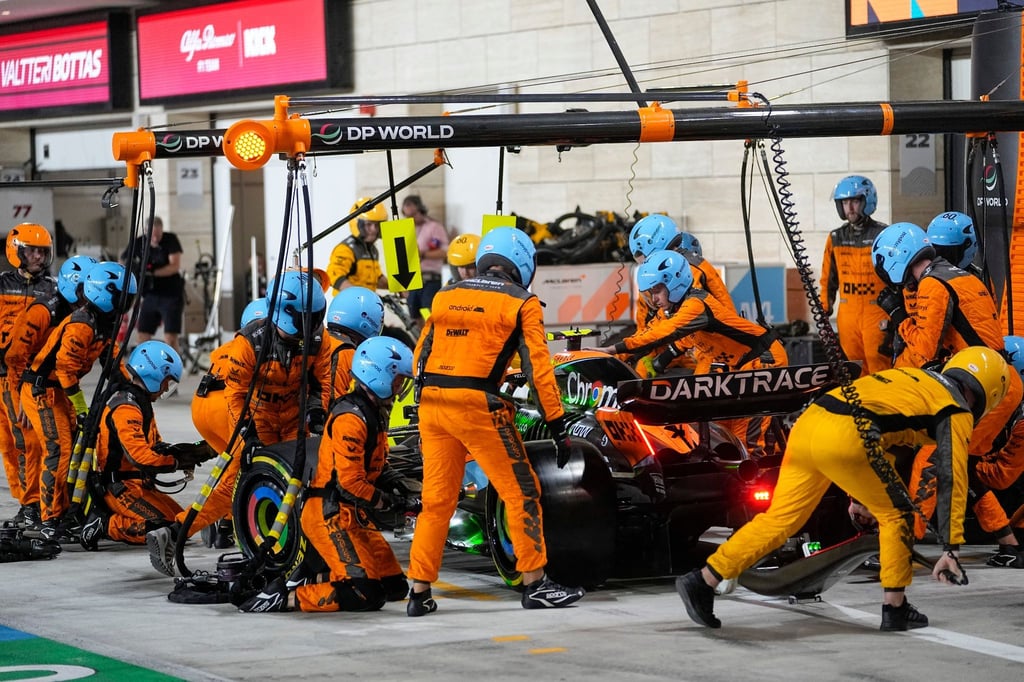 Auch McLaren-Pilot Lando Norris machte die Hitze zu schaffen.