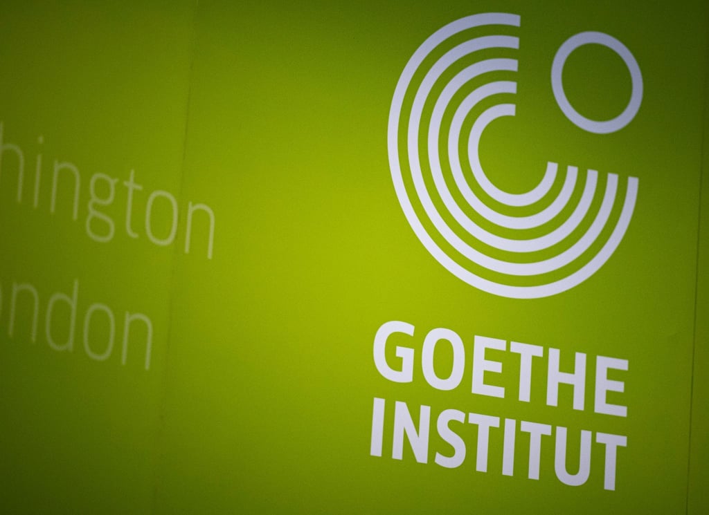 In Frankreich sollen drei Goethe-Institute geschlossen werden. Dagegen regt sich Widerstand.